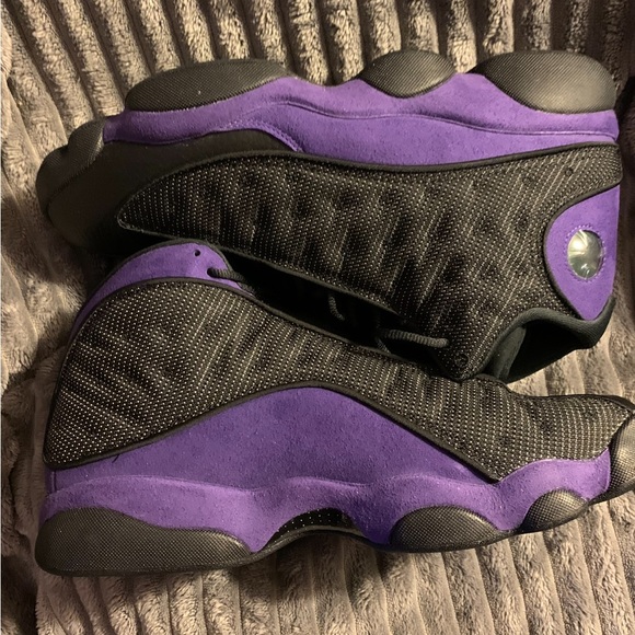 Air Jordan 13 Retro
Men's Shoes
Black/White/Court Purple
Size 12 - Picture 3 of 5